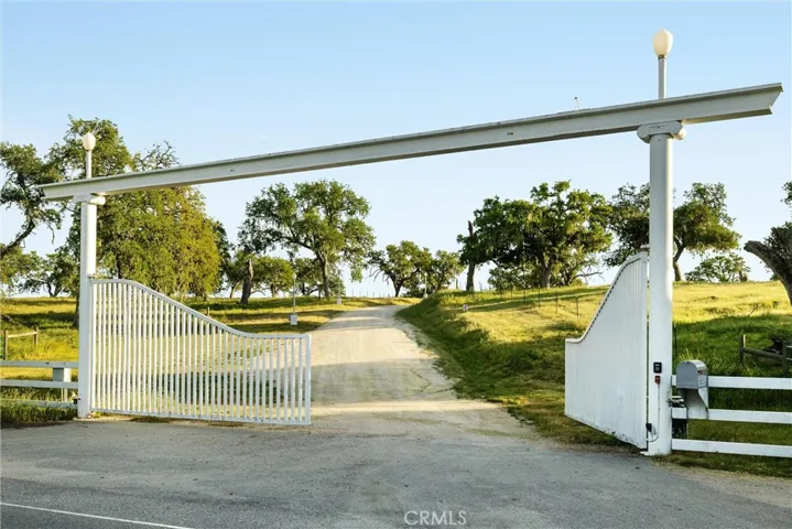 Gated entrance from El Pomar Drive