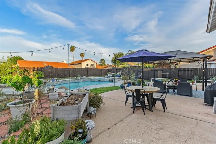 The versatile backyard is the perfect Goldilocks size: not too large and not too small.