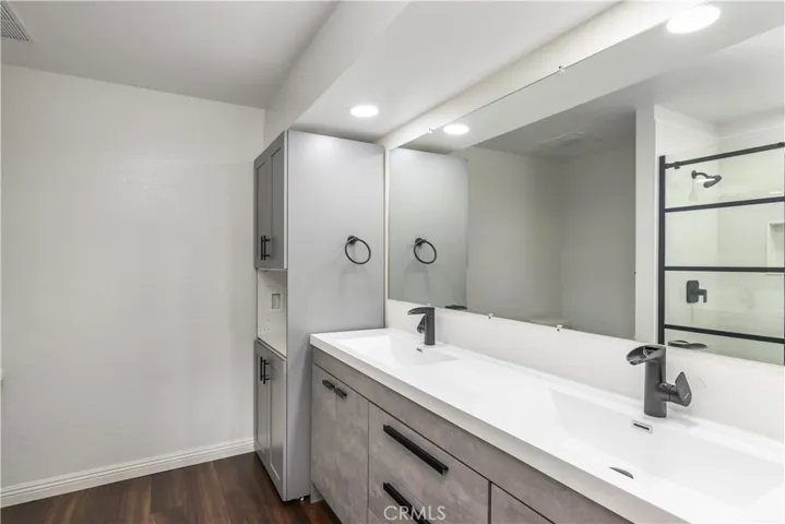 2nd Bathroom attached to the 2nd bedroom