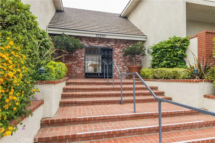 Main entrance from Mason Ave 2