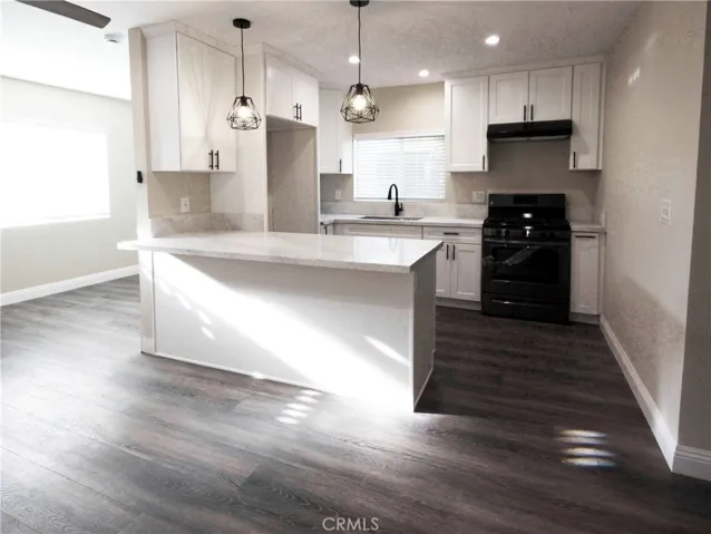 Kitchen & Breakfast bar