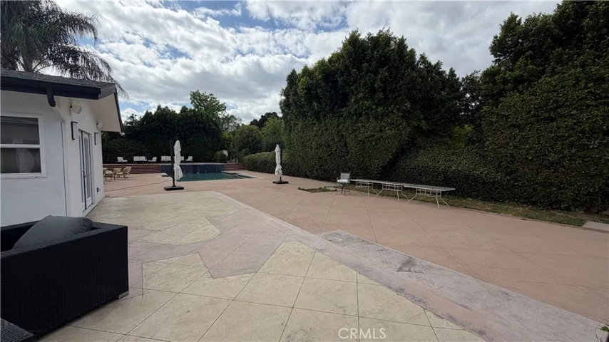5855 Shirley Avenue, Tarzana, California 91356