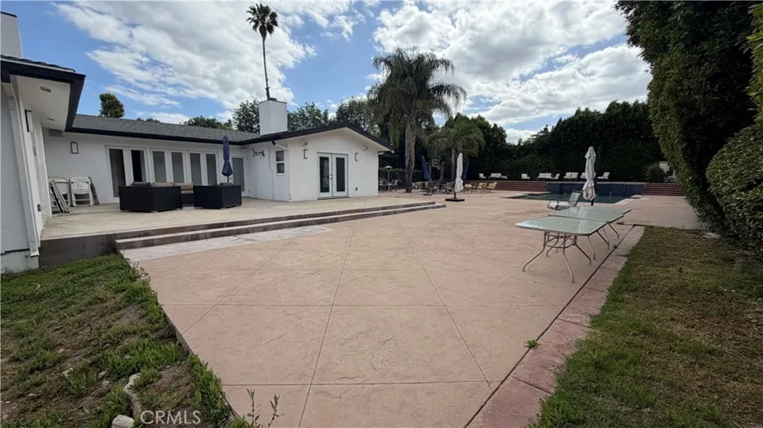 5855 Shirley Avenue, Tarzana, California 91356