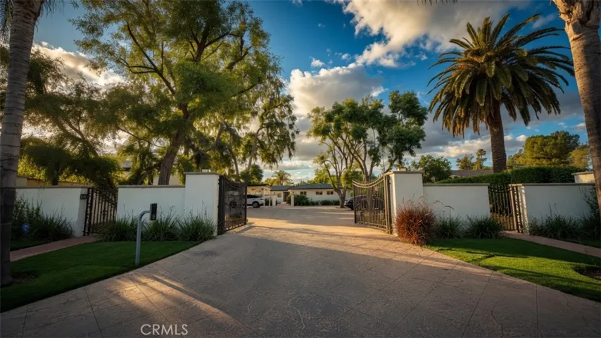 5855 Shirley Avenue, Tarzana, California 91356