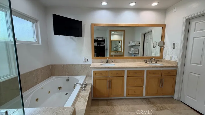 5855 Shirley Avenue, Tarzana, California 91356