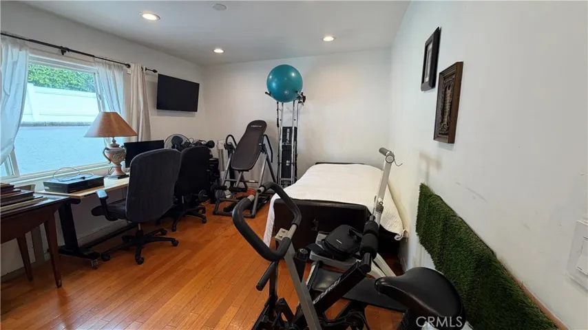 5855 Shirley Avenue, Tarzana, California 91356