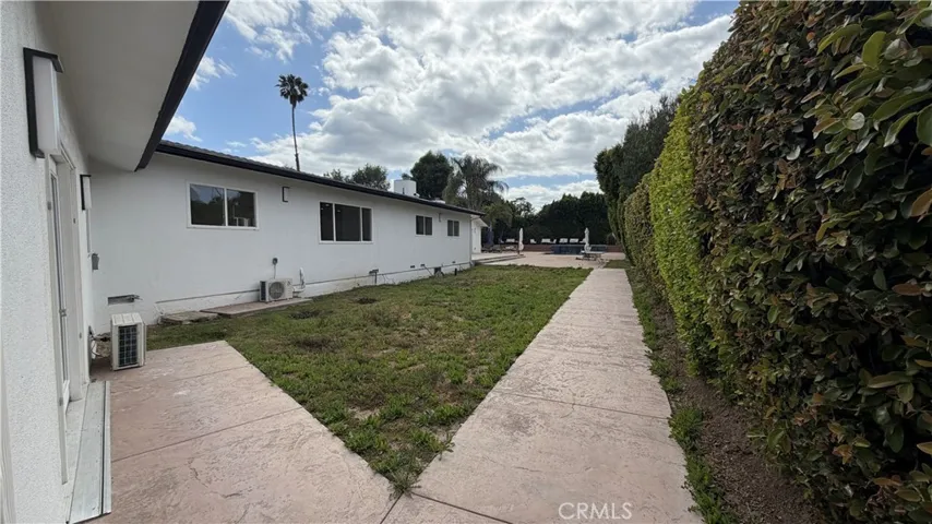 5855 Shirley Avenue, Tarzana, California 91356