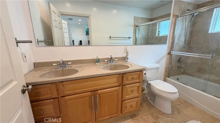 5855 Shirley Avenue, Tarzana, California 91356