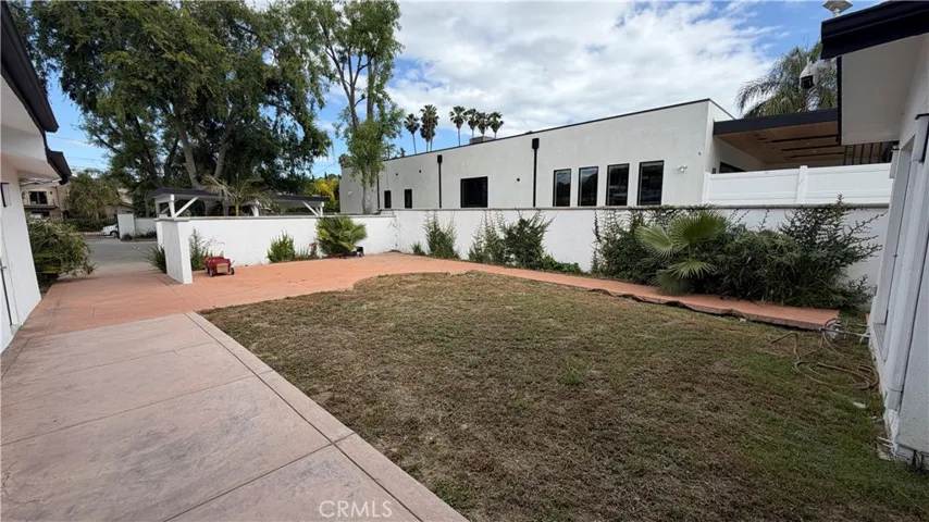 5855 Shirley Avenue, Tarzana, California 91356