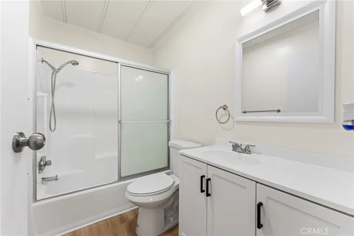 Updated full guest bathroom