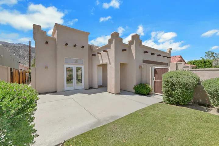 03 FRONT YARD MLS