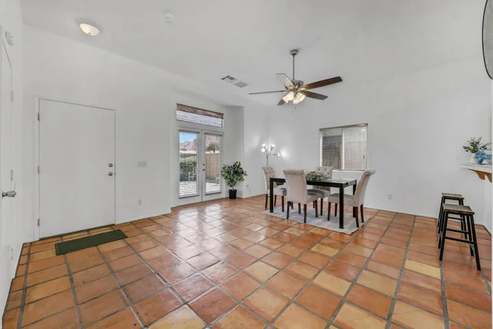 06 FOYER MLS