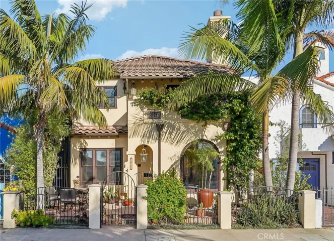 No better place to live the Belmont Shore life style.