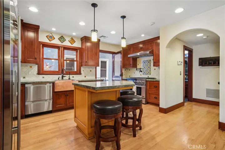 Gourmet kitchen