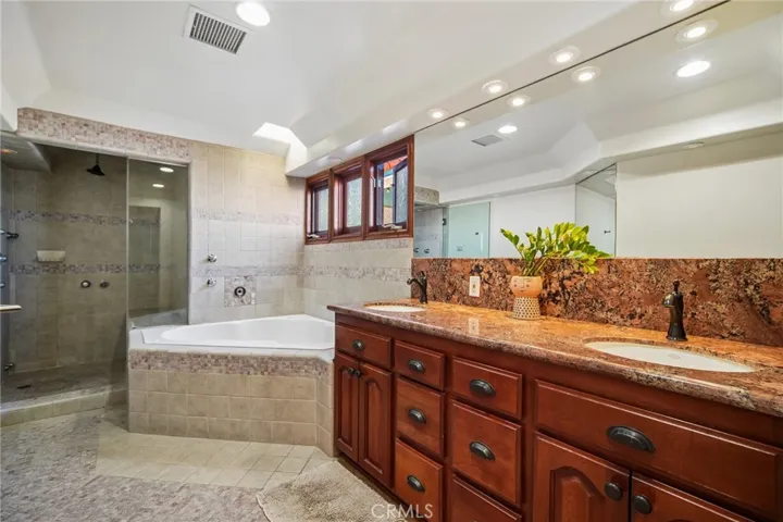 primary en-suite bathroom
