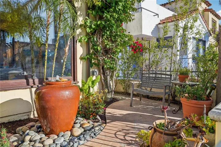  Tranquil front porch.