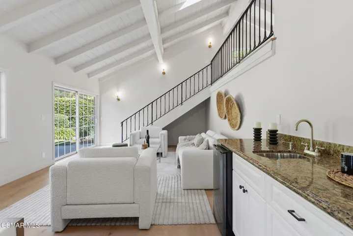 3072 Sierra Dr_43
