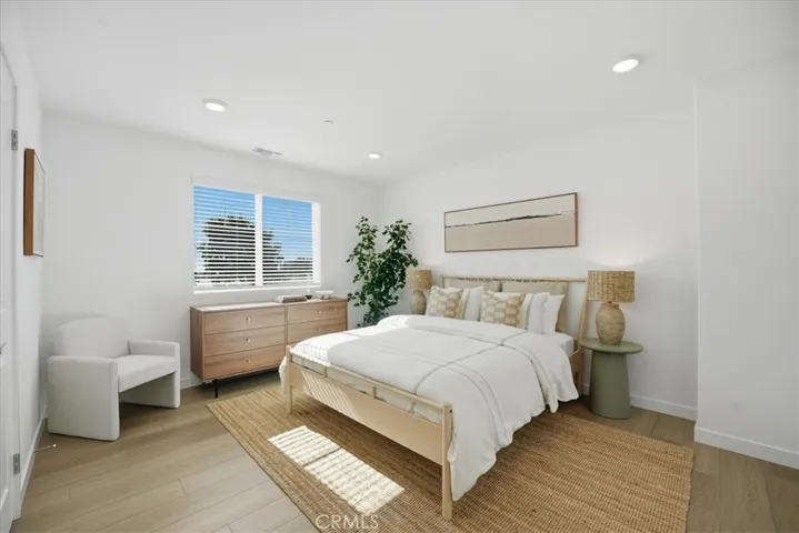3rd Level Large Secondary Bedroom