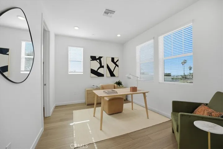 2nd Level Office/Bed with walk-in Closet