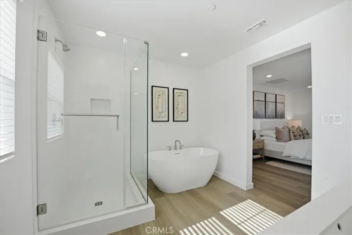 Primary En-suite Soaking tub and walk-in shower