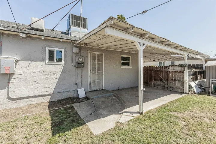 2053 Mayfair Drive E, Fresno, California 93703