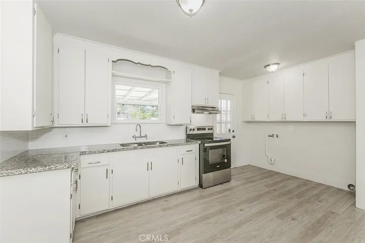 2053 Mayfair Drive E, Fresno, California 93703