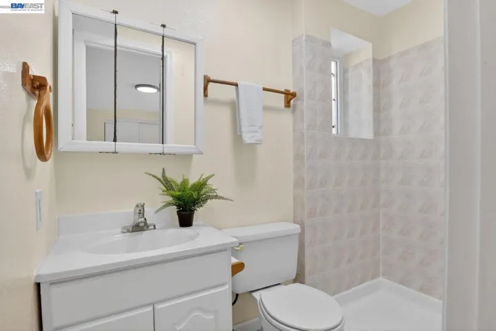1328 E 25th St, Oakland, California 94606