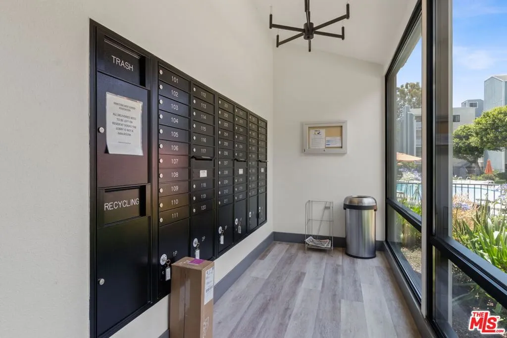 Lobby / Mail  Boxes