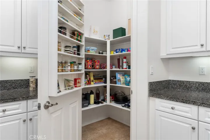 Walk in Pantry