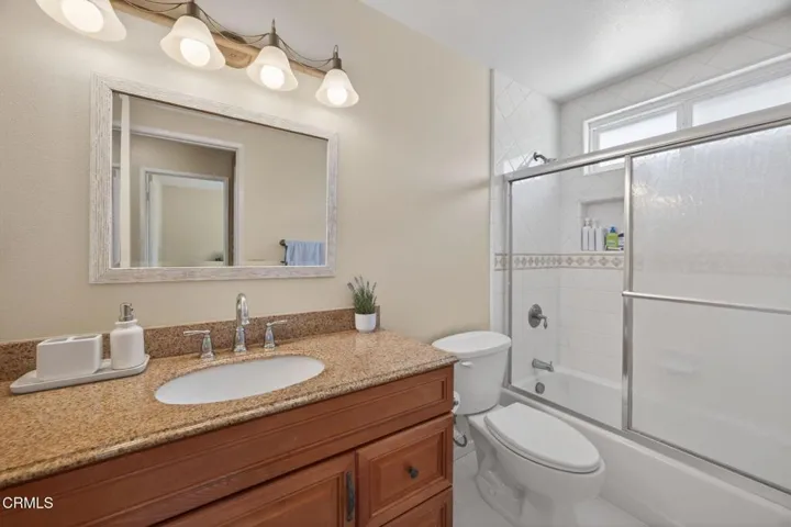 24-web-or-mls-Upmarket Media-5112Via007