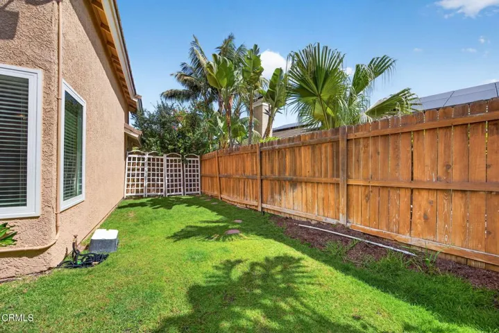 33-web-or-mls-Upmarket Media-5112Via097