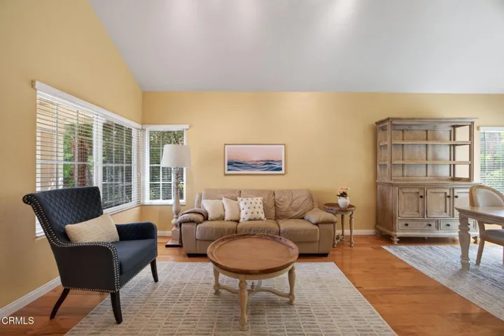 8-web-or-mls-Upmarket Media-5112Via046