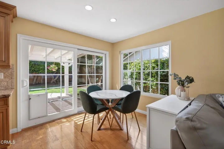 15-web-or-mls-Upmarket Media-5112Via067