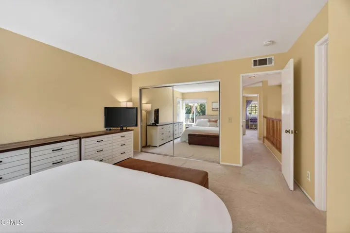 28-web-or-mls-Upmarket Media-5112Via019