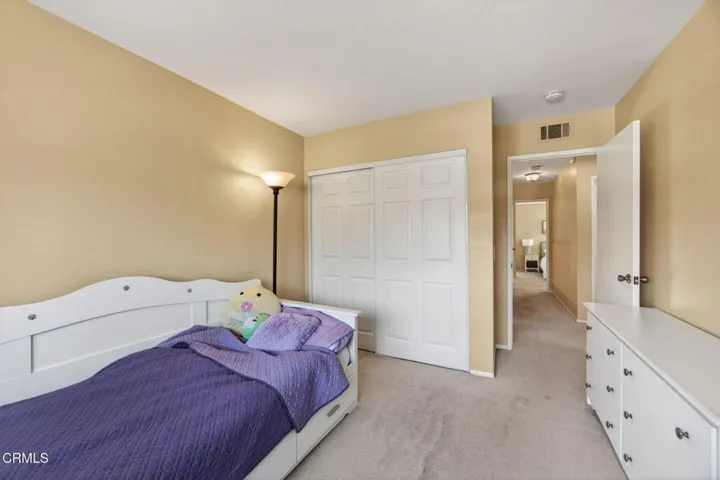 23-web-or-mls-Upmarket Media-5112Via005