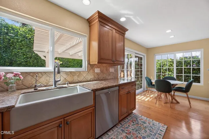 18-web-or-mls-Upmarket Media-5112Via076