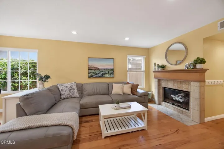 12-web-or-mls-Upmarket Media-5112Via058