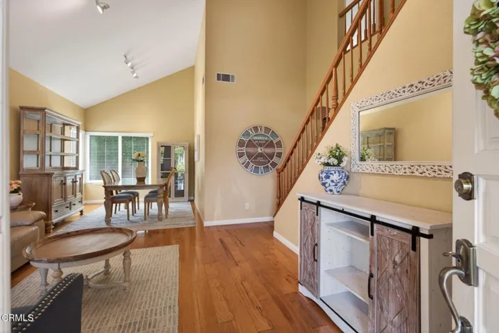 5-web-or-mls-Upmarket Media-5112Via037