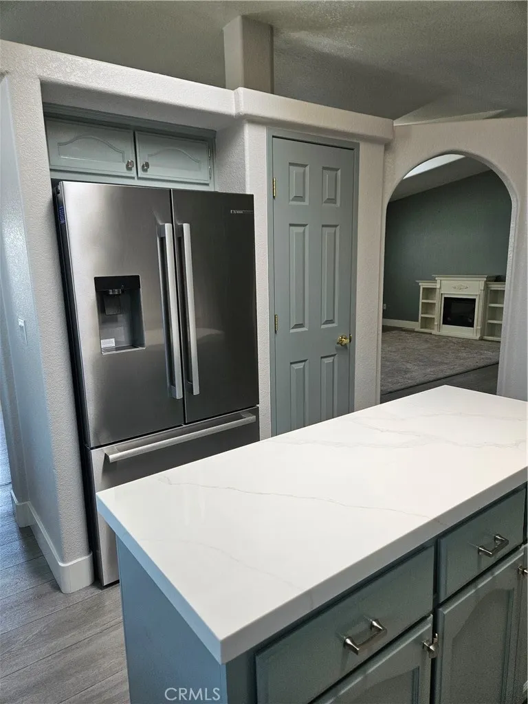 Kitchen Island Quartz Countertop