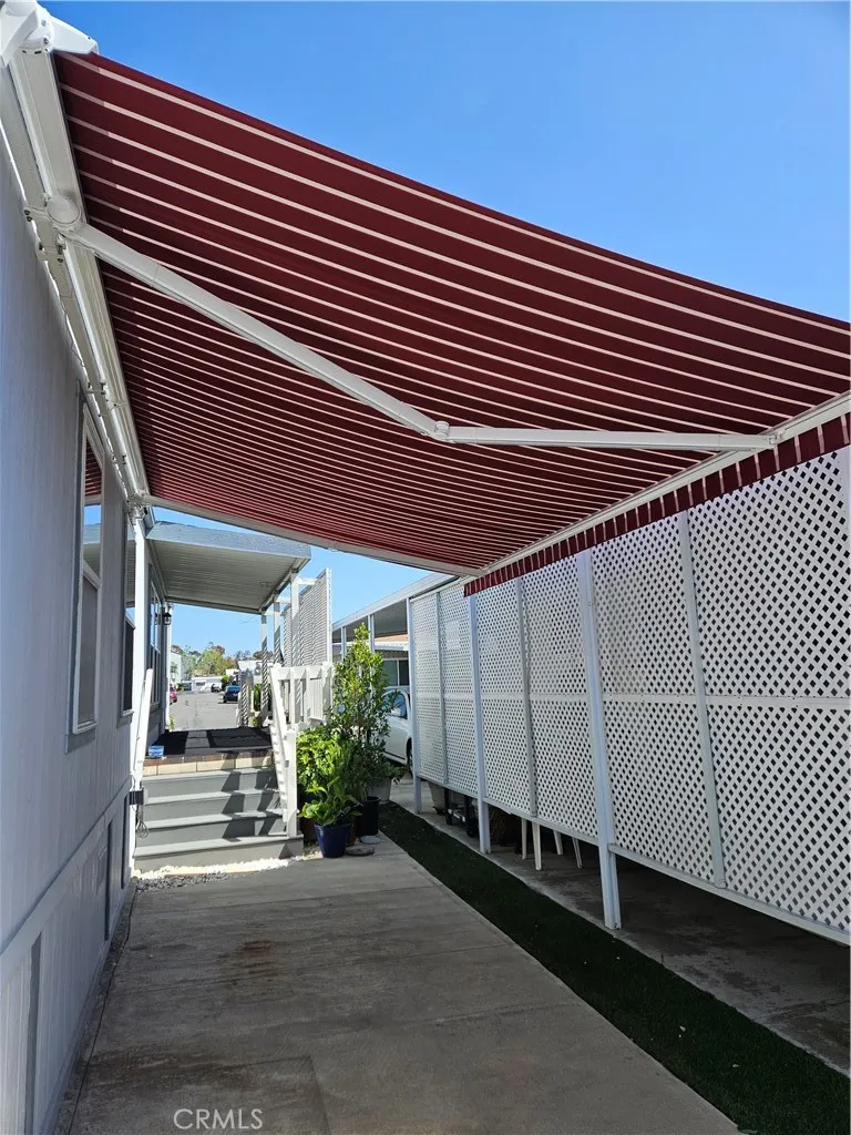 Patio/Deck retractable awning
