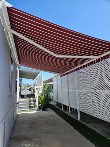 Patio/Deck retractable awning
