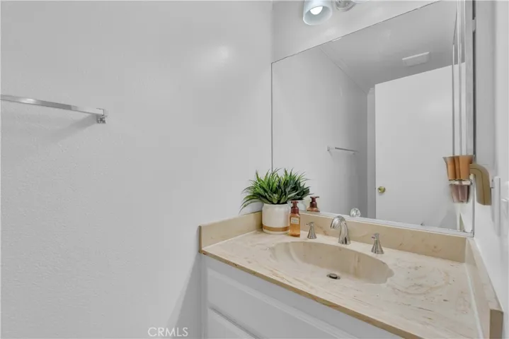 745 Claraday 6, Glendora, California 91740