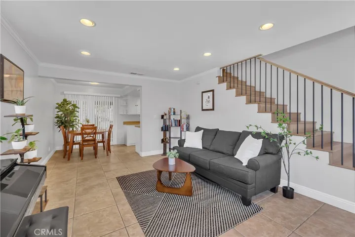 745 Claraday 6, Glendora, California 91740