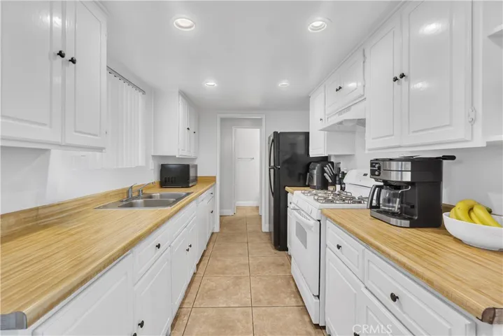 745 Claraday 6, Glendora, California 91740