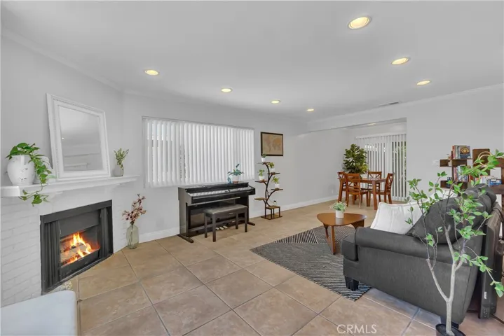 745 Claraday 6, Glendora, California 91740