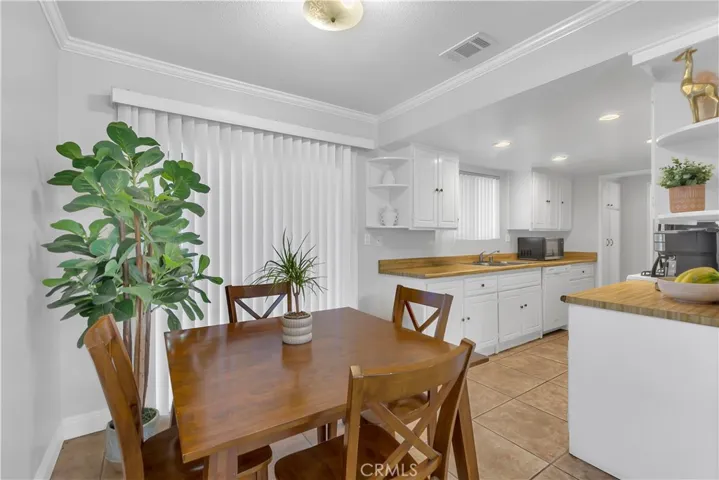 745 Claraday 6, Glendora, California 91740