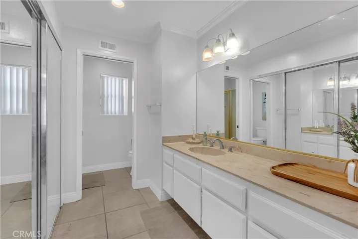 745 Claraday 6, Glendora, California 91740