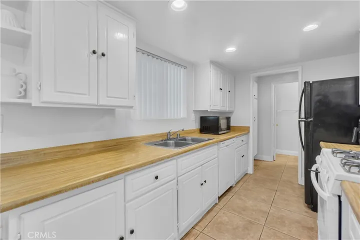 745 Claraday 6, Glendora, California 91740