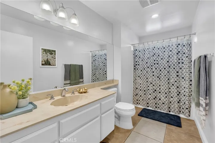 745 Claraday 6, Glendora, California 91740