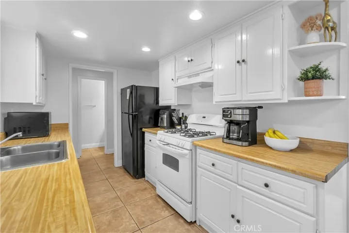 745 Claraday 6, Glendora, California 91740